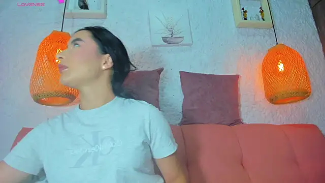 Snapshot of emiily_s chatting on October 18, 2025, 12:07 pm emiily s online show from October 18, 2025, 12:07 pm