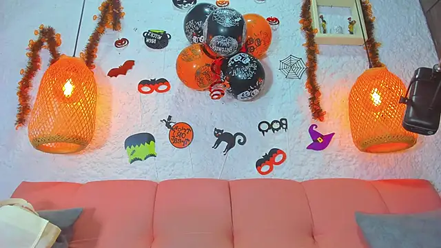 Snapshot of emiily_s chatting on October 29, 2025, 12:04 pm emiily s online show from October 29, 2025, 12:04 pm