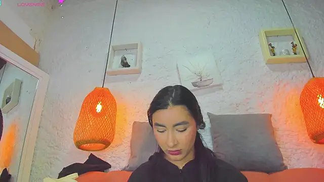 Snapshot of emiily_s chatting on October 23, 2025, 12:04 pm emiily s online show from October 23, 2025, 12:04 pm