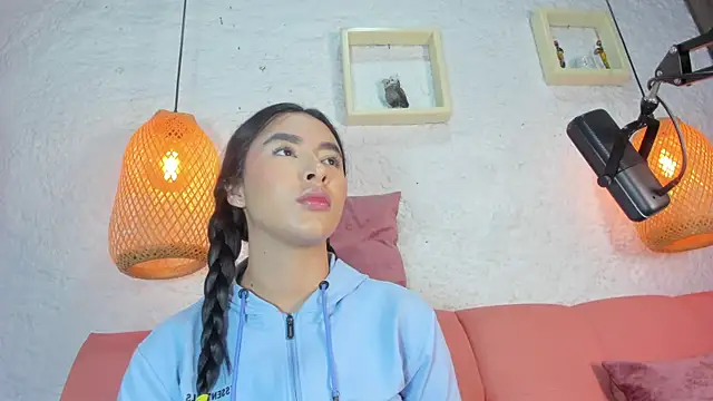 Snapshot of emiily_s chatting on November 13, 2025, 12:09 pm emiily s online show from November 13, 2025, 12:09 pm