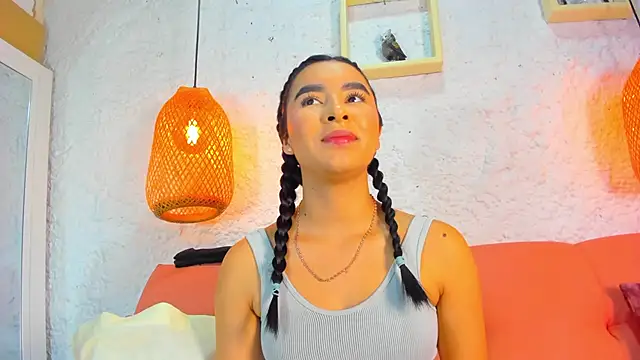 Snapshot of emiily_s chatting on November 25, 2025, 12:05 pm emiily s online show from November 25, 2025, 12:05 pm