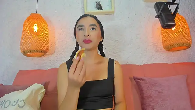 Snapshot of emiily_s chatting on November 12, 2025, 12:09 pm emiily s online show from November 12, 2025, 12:09 pm