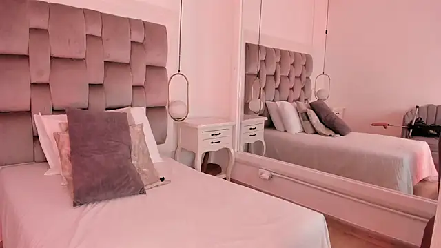 Snapshot of PamelaMendez_ chatting on November 9, 2025, 4:05 am PamelaMendez online show from November 9, 2025, 4:05 am