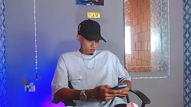Snapshot of Liam_lee chatting on July 11, 2026, 9:15 pm Liam lee online show from July 11, 2026, 9:15 pm