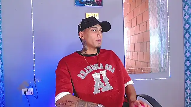 Snapshot of Liam_lee chatting on July 4, 2026, 8:35 pm Liam lee online show from July 4, 2026, 8:35 pm