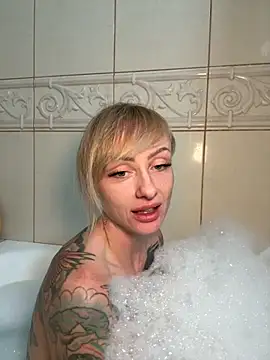 haileyhope  online show from December 3, 2025, 9:25 pm