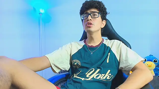 TylerWhite  online show from October 1, 2025, 3:44 am