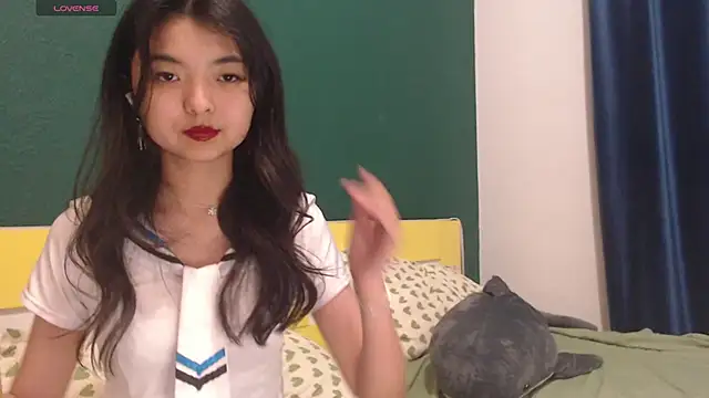 Snapshot of Shy_Kira chatting on June 17, 2026, 1:54 pm Shy Kira online show from June 17, 2026, 1:54 pm