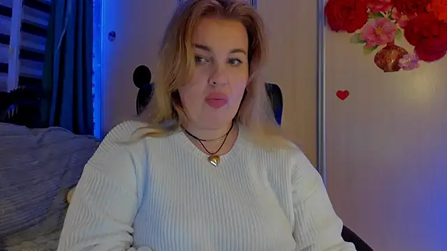 CoraSwon online show from November 13, 2025, 10:02 pm