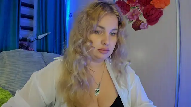 CoraSwon online show from October 1, 2025, 5:39 pm