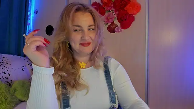 CoraSwon online show from September 13, 2025, 7:36 pm