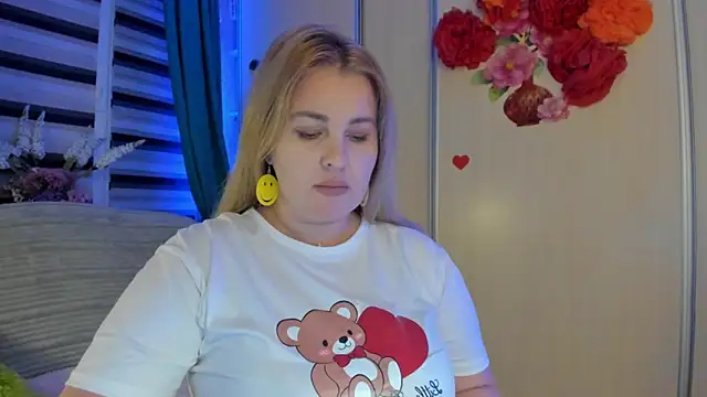 CoraSwon online show from September 27, 2025, 6:14 pm