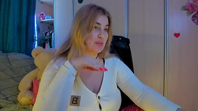 CoraSwon online show from March 6, 2026, 12:22 pm