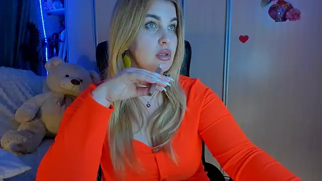 CoraSwon online show from April 10, 2026, 5:42 pm