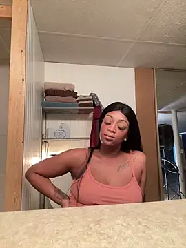 KLoveeee online show from October 27, 2025, 7:15 pm