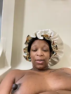 KLoveeee online show from November 30, 2025, 8:09 pm