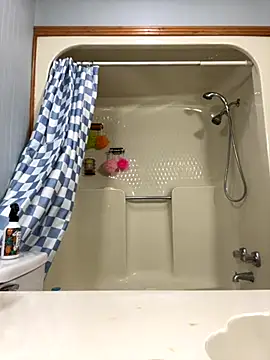 KLoveeee online show from November 18, 2025, 12:37 am