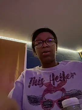 KLoveeee online show from December 17, 2025, 4:28 am