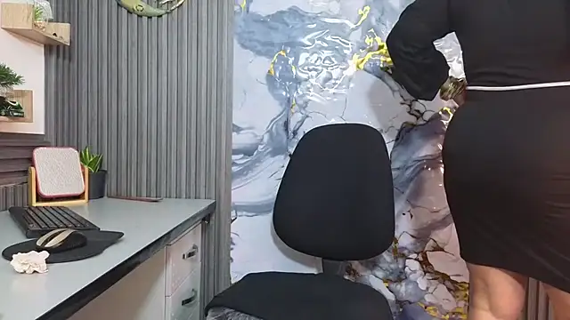 GianellaCox  online show from February 3, 2026, 12:43 pm