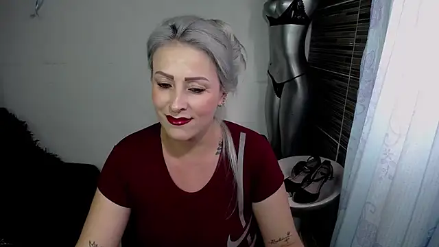 Snapshot of Emma_Rizzoo chatting on May 5, 2026, 8:12 pm Emma Rizzoo online show from May 5, 2026, 8:12 pm