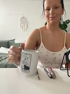 Off  Melonenmandy online show from April 16, 2026, 6:14 am