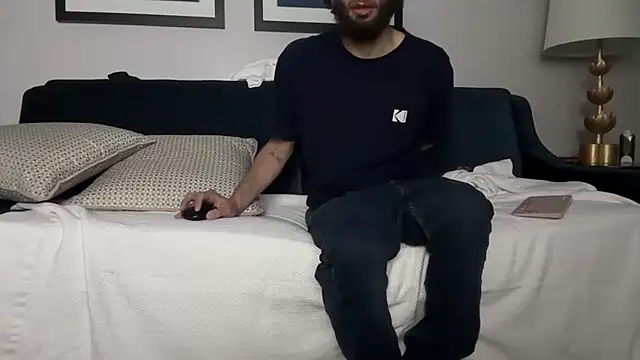 Snapshot of pantslesstraveler_plt chatting on October 28, 2025, 8:46 am pantslesstraveler plt online show from October 28, 2025, 8:46 am