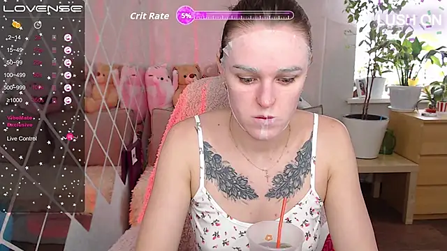 Snapshot of Bella__Swoon chatting on October 22, 2025, 4:45 am Bella Swoon online show from October 22, 2025, 4:45 am