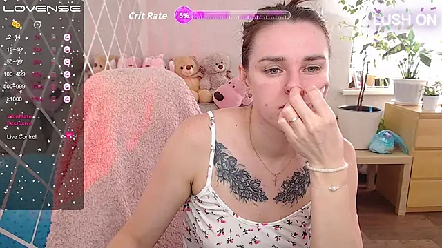 Snapshot of Bella__Swoon chatting on October 24, 2025, 5:39 am Bella Swoon online show from October 24, 2025, 5:39 am