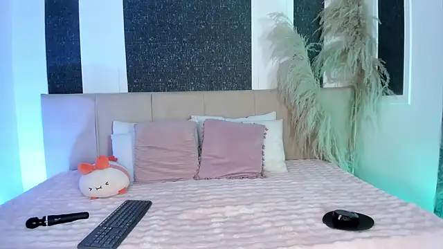 Alaia Manson online show from February 3, 2026, 7:52 pm