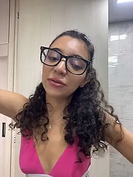 uniquerossie online show from February 25, 2026, 9:09 am