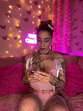 Snapshot of Chachou000 chatting on March 22, 2025, 6:25 pm Chachou000 online show from March 22, 2025, 6:25 pm