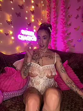 Snapshot of Chachou000 chatting on March 21, 2025, 7:35 pm Chachou000 online show from March 21, 2025, 7:35 pm