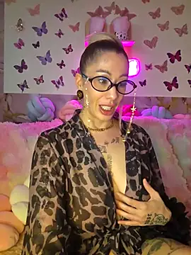 Chachou000 online show from May 18, 2026, 5:23 am