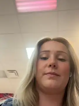 Snapshot of lexi_luv chatting on March 7, 2025, 8:00 pm lexi luv online show from March 7, 2025, 8:00 pm