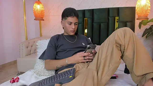 Snapshot of Levy_Steve chatting on November 15, 2025, 4:27 am Levy Steve online show from November 15, 2025, 4:27 am