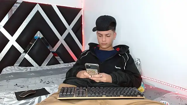 Snapshot of Levy_Steve chatting on February 28, 2026, 10:53 pm Levy Steve online show from February 28, 2026, 10:53 pm