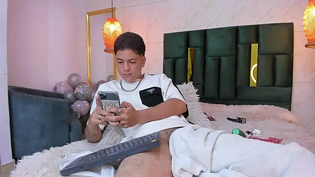 Snapshot of Levy_Steve chatting on October 16, 2025, 6:43 am Levy Steve online show from October 16, 2025, 6:43 am