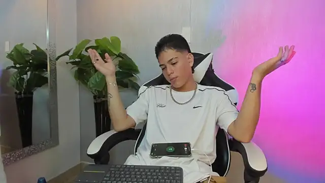 Snapshot of Levy_Steve chatting on November 24, 2025, 2:00 am Levy Steve online show from November 24, 2025, 2:00 am