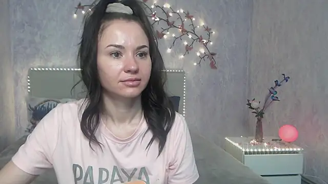 Snapshot of KaraCriegs chatting on February 21, 2026, 6:32 pm KaraCriegs online show from February 21, 2026, 6:32 pm