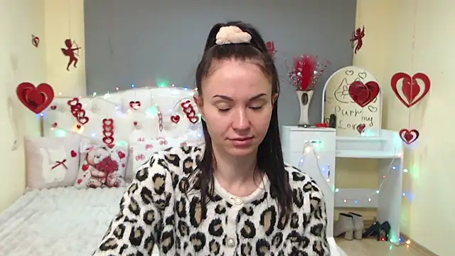 Snapshot of KaraCriegs chatting on February 6, 2026, 9:11 pm KaraCriegs online show from February 6, 2026, 9:11 pm