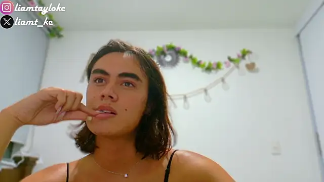 Snapshot of Liam_Taylor chatting on December 3, 2024, 1:25 am Liam Taylor online show from December 3, 2024, 1:25 am