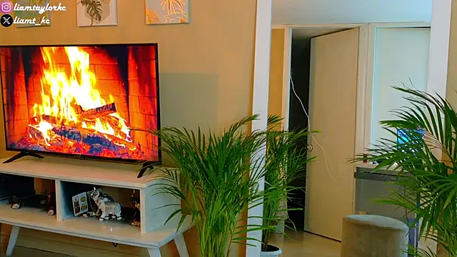 Snapshot of Liam_Taylor chatting on September 30, 2025, 3:56 am Liam Taylor online show from September 30, 2025, 3:56 am