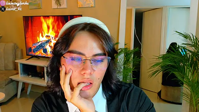 Snapshot of Liam_Taylor chatting on October 1, 2025, 4:06 am Liam Taylor online show from October 1, 2025, 4:06 am