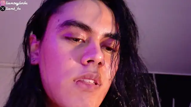 Snapshot of Liam_Taylor chatting on March 23, 2025, 3:32 am Liam Taylor online show from March 23, 2025, 3:32 am