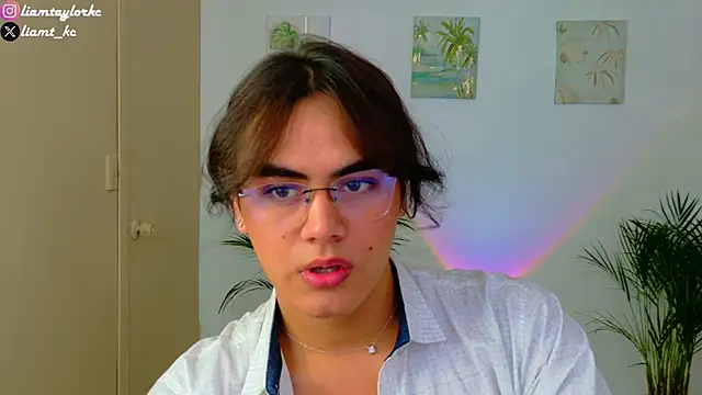 Snapshot of Liam_Taylor chatting on December 3, 2025, 10:20 pm Liam Taylor online show from December 3, 2025, 10:20 pm