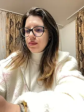 NadiraNoor online show from March 28, 2026, 10:00 pm