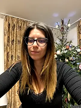 NadiraNoor online show from December 21, 2025, 12:13 am