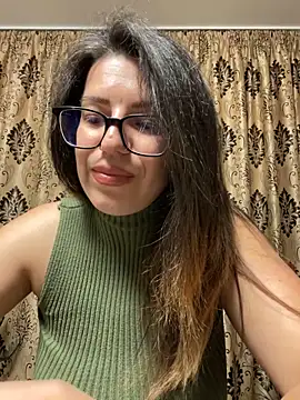 NadiraNoor online show from May 31, 2026, 8:42 pm