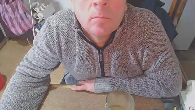 Snapshot of zerx40 chatting on December 18, 2025, 10:19 am zerx40 online show from December 18, 2025, 10:19 am