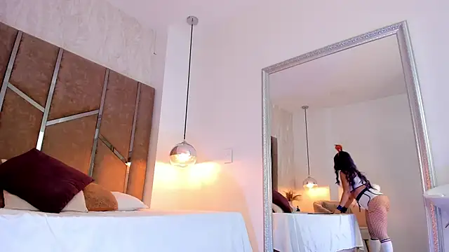 Snapshot of Martinaa_Jones_ chatting on October 22, 2025, 8:41 pm Martinaa Jones online show from October 22, 2025, 8:41 pm